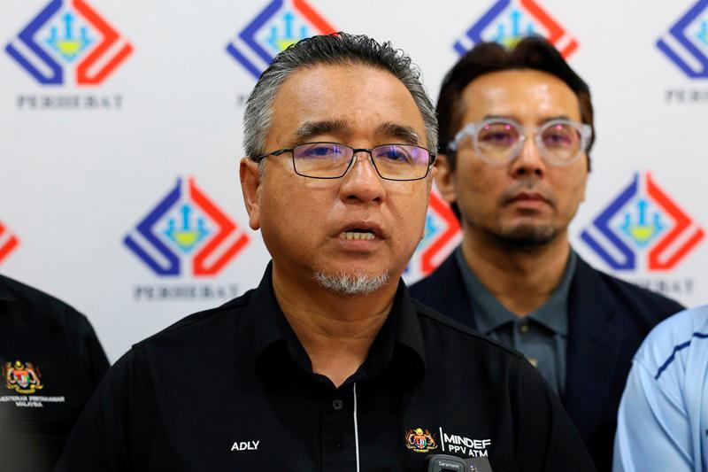 MPPD seizes unrented tents at Telok Kemang Beach MPPD seizes unrented tents at Telok Kemang Beach