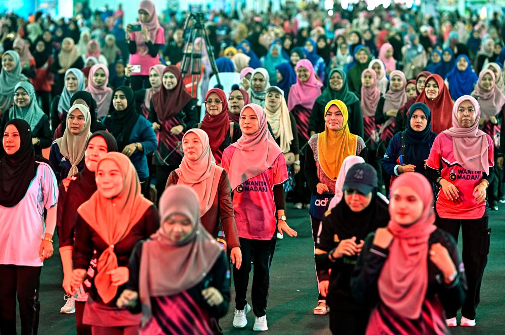 MPs encouraged to allocate funds to improve internet access in schools: Fahmi
