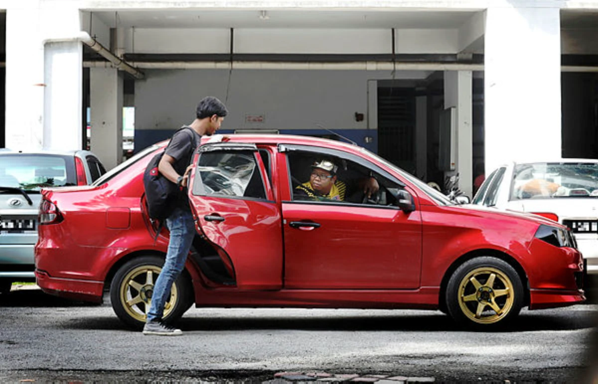 M_sian_commuters_slam_recent_skyrocketing_prices_in_e-hailing_rides_amid_traffic_woes M'sian commuters slam recent skyrocketing prices in e-hailing rides amid traffic woes