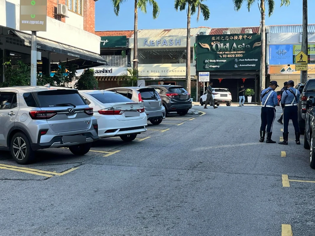 M_sian_drivers_confused_as_DBKL_issues_summons_on__extra__holiday