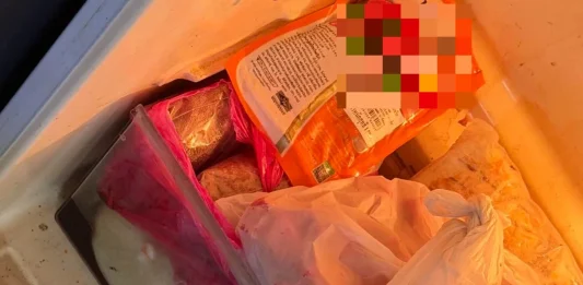 M'sian selling roti john, murtabak at Ramadan bazaar exposed for alleged hygiene issues in food storage