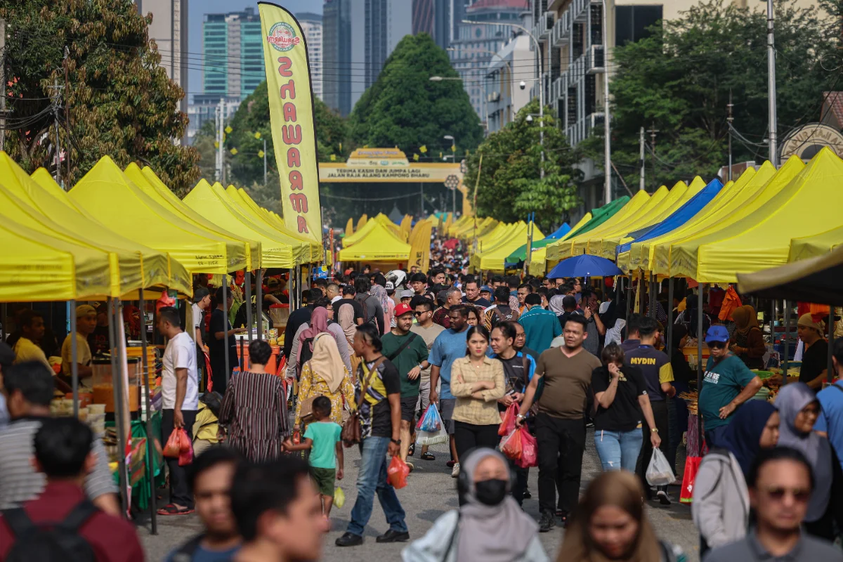 M_sian_urges_parents_not_to_bring_strollers_to_Ramadan_bazaars M'sian urges parents not to bring strollers to Ramadan bazaars