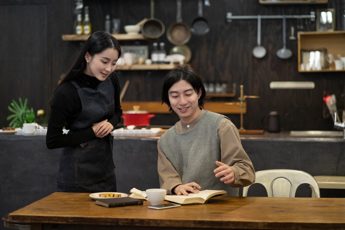M_sian_woman_advises_F_B_staff_to_be_mild-mannered_and_cheerful__netizens_object M'sian woman advises F&B staff to be mild-mannered and cheerful, netizens object