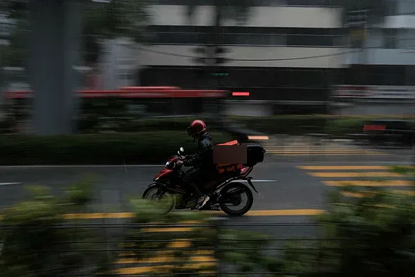 M'sian woman baffled after delivery rider claims to be 