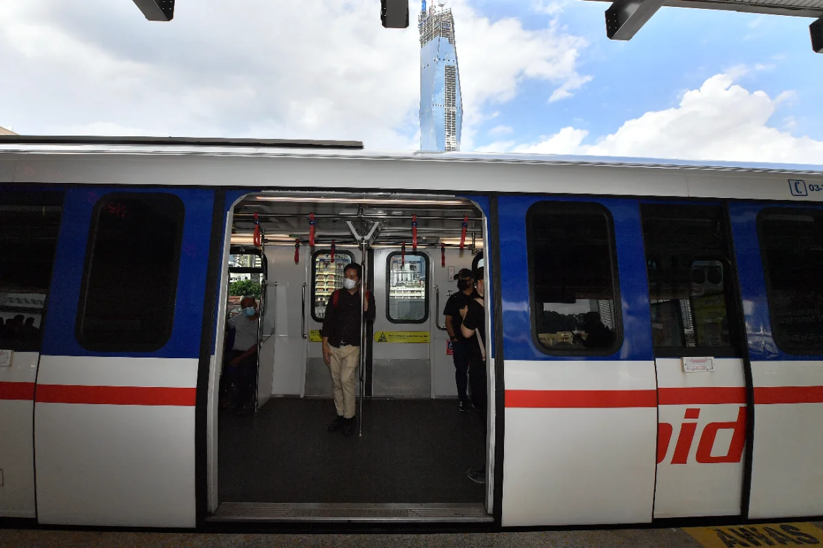 M_sians_frustrated_after_Kelana_Jaya_LRT_line_disrupted_on_first_day_of_Ramadan M'sians frustrated after Kelana Jaya LRT line disrupted on first day of Ramadan