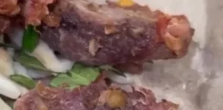 Maggots found crawling on grilled beef nasi kerabu from Ramadan bazaar in Sepang