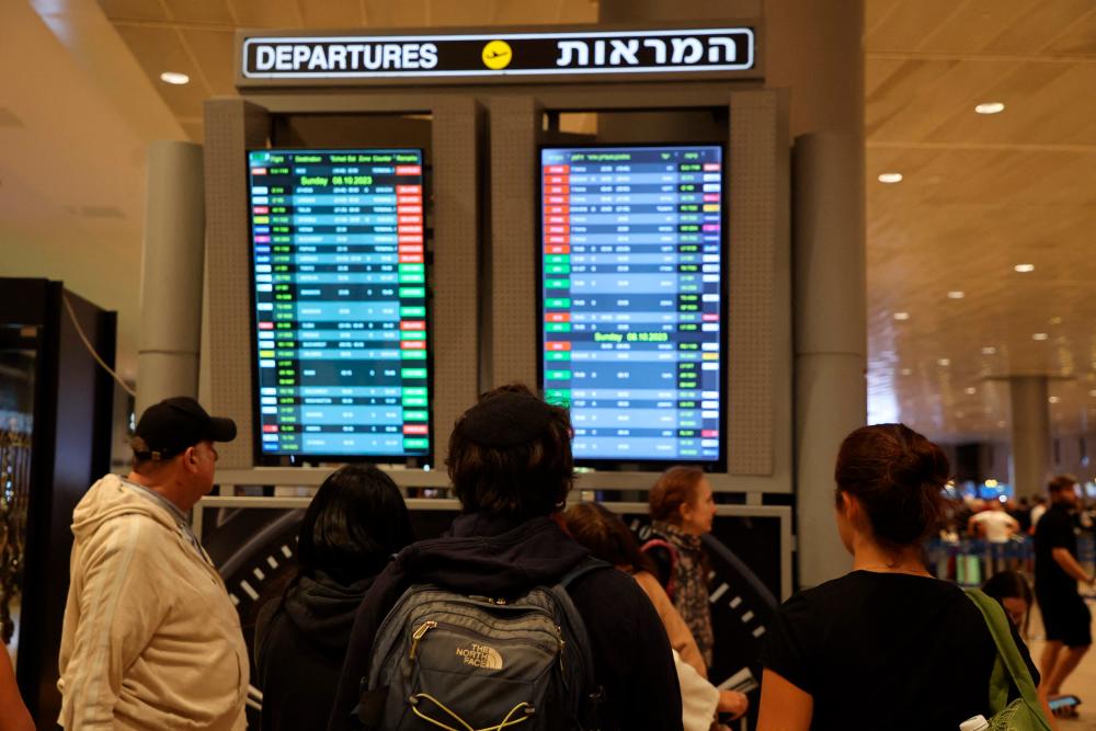Major airlines cancel dozens of flights to Tel Aviv