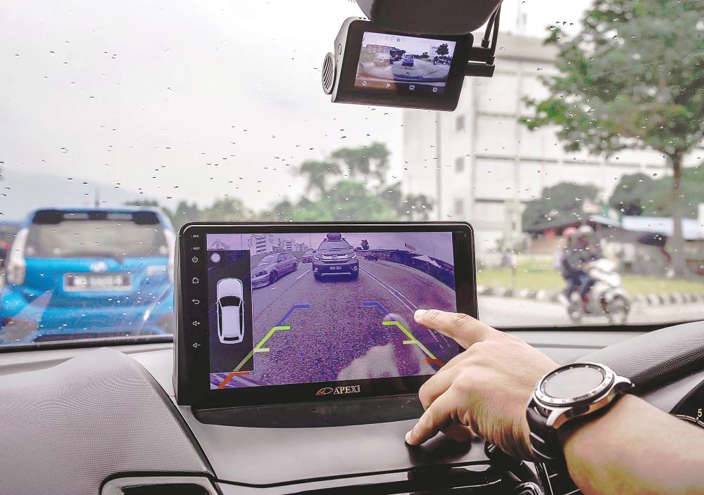 Make dashcams mandatory for all vehicles, says road safety expert Make dashcams mandatory for all vehicles, says road safety expert