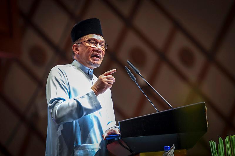 Malaysia not appointing English teachers from Singapore, they are volunteers - PM Anwar