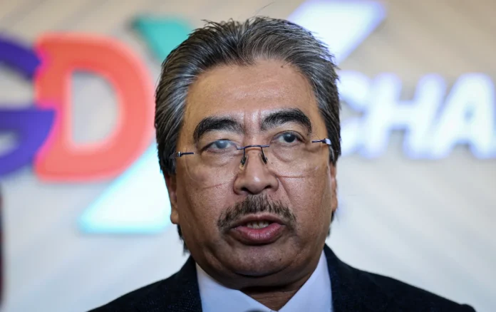 Malaysian firms urged to hedge currency risks amid ringgit volatility