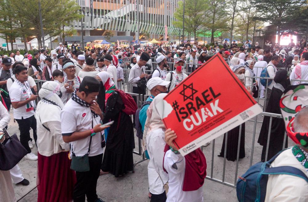 Malaysians flock to Axiata Arena to show solidarity with Palestine Malaysians flock to Axiata Arena to show solidarity with Palestine