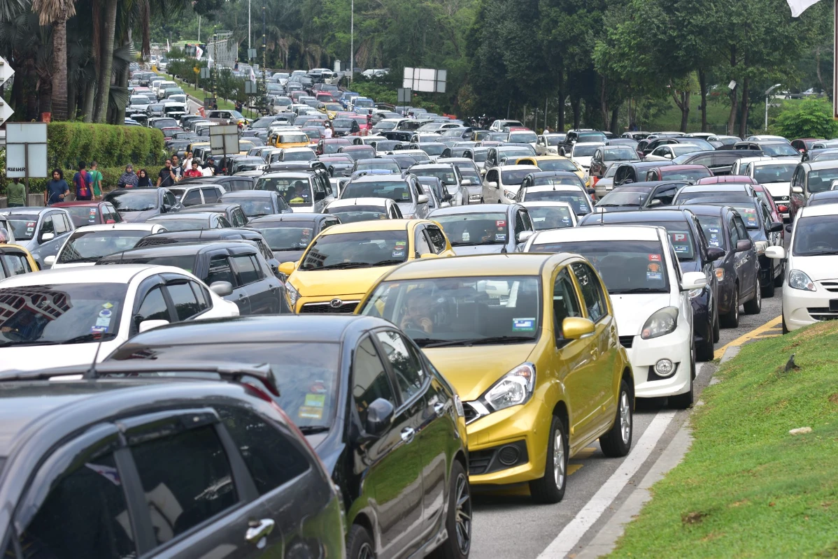 Malaysians_urge_govt_to_mandate_work_from_home_as_Klang_Valley_traffic_worsens Malaysians urge govt to mandate work from home as Klang Valley traffic worsens