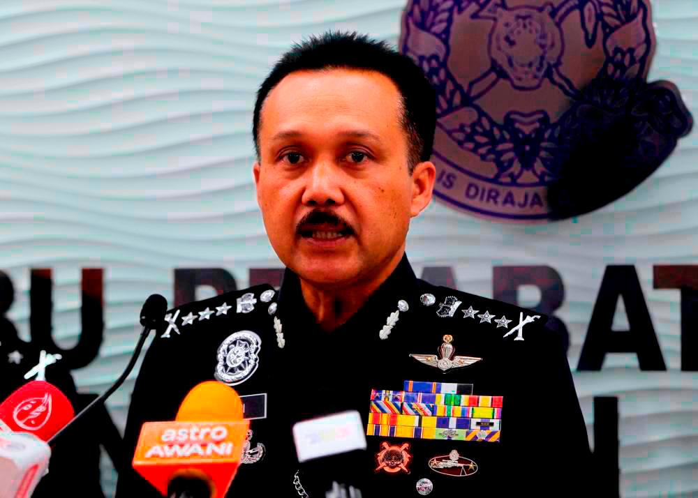 Man shot dead by police after trying to slash his mother