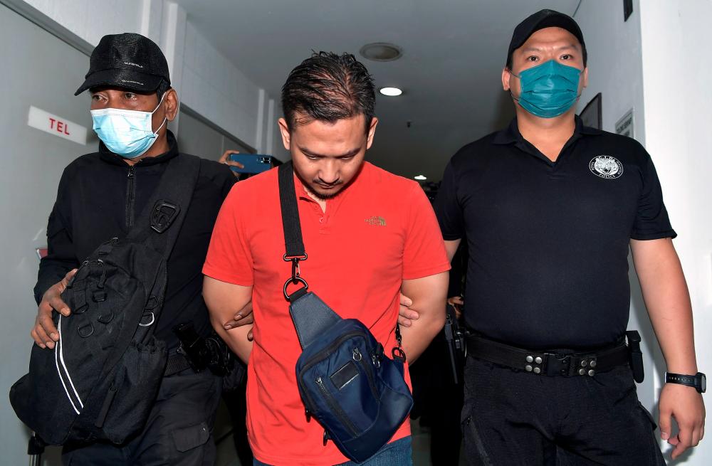Man who hits wife with dumbbell charged with murder