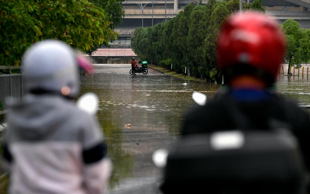 Mangsa banjir di Sabah, Perak meningkat Mangsa banjir di Sabah, Perak meningkat