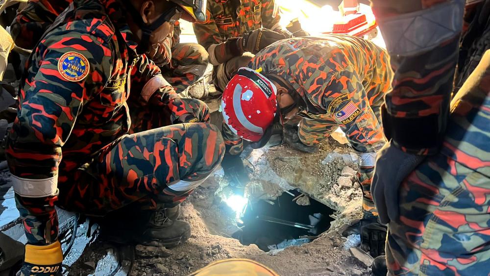 Mangsa terakhir runtuhan bangunan di Pulau Perhentian ditemukan Mangsa terakhir runtuhan bangunan di Pulau Perhentian ditemukan