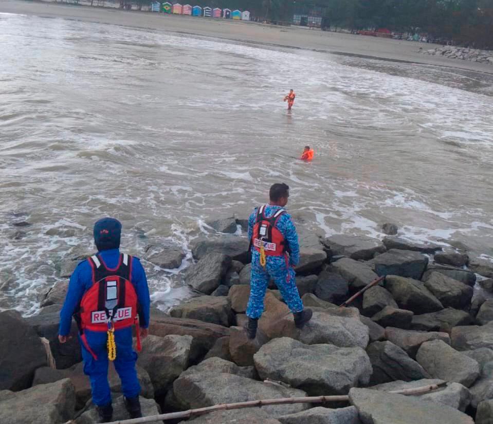 Members of public helping in search for boy feared drowned in Bachok