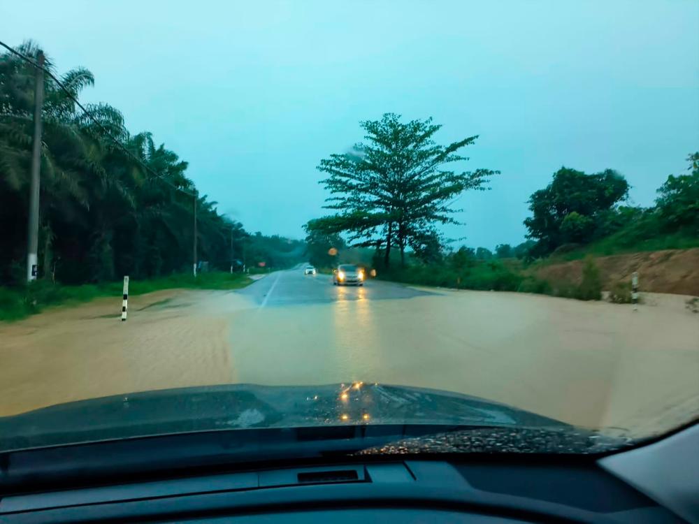 Mersing first district in Johor hit by floods Mersing first district in Johor hit by floods