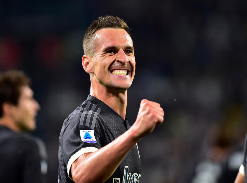 Milik helps Juventus down Lecce Milik helps Juventus down Lecce