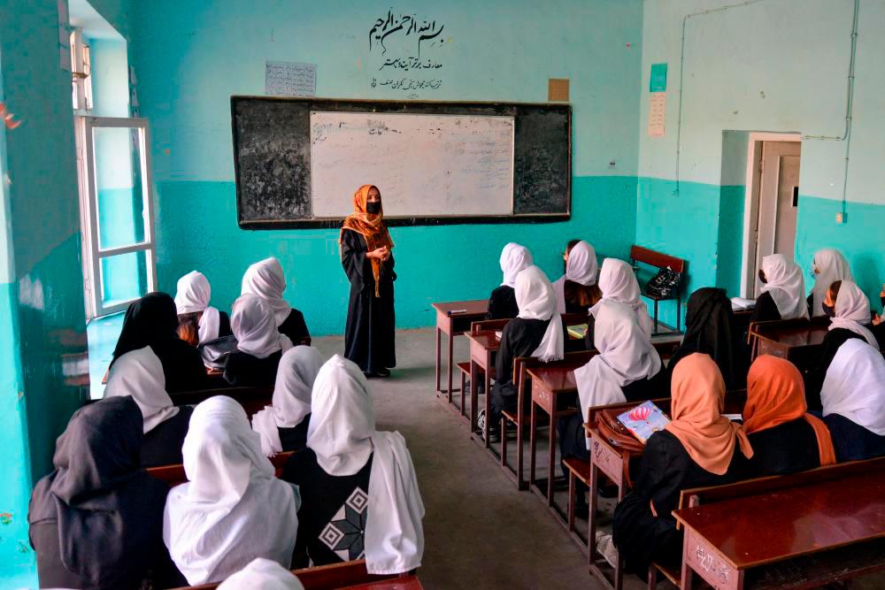 Militants blow up empty Pakistan girls’ schools: Officials Militants blow up empty Pakistan girls’ schools: Officials