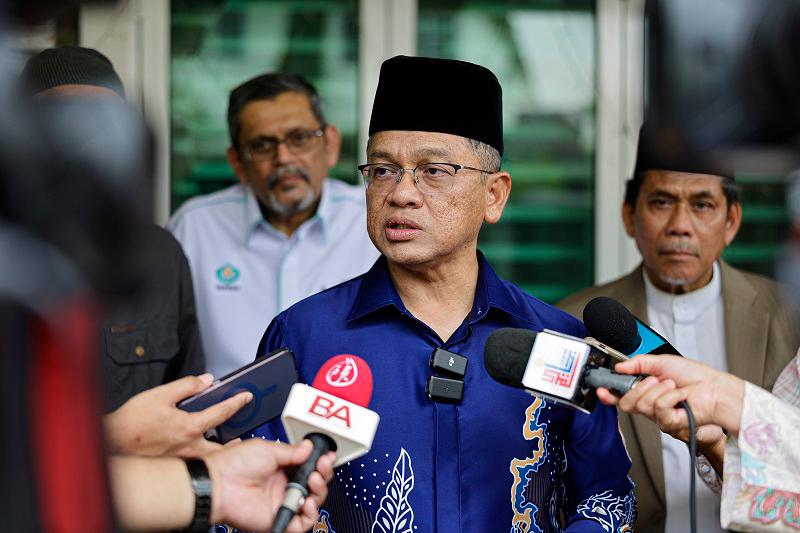 Minister provides aid to orphaned siblings after fatal PLUS highway accident Minister provides aid to orphaned siblings after fatal PLUS highway accident