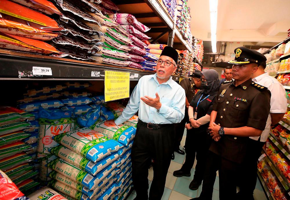 Mohd Alieff: Allegation that a supermarket was hoarding rice and selling to foreigners, not true