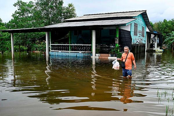 More flood victims evacuated in Terengganu, Kelantan, Selangor, Perak 