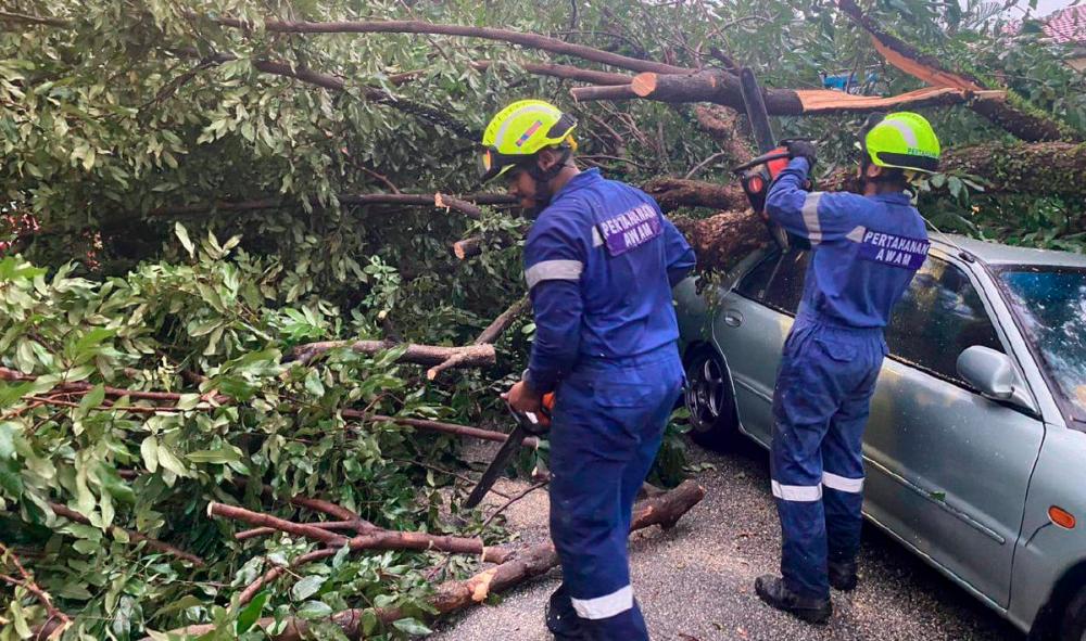 More than 40 vehicles damaged due to heavy rain in Klang Valley