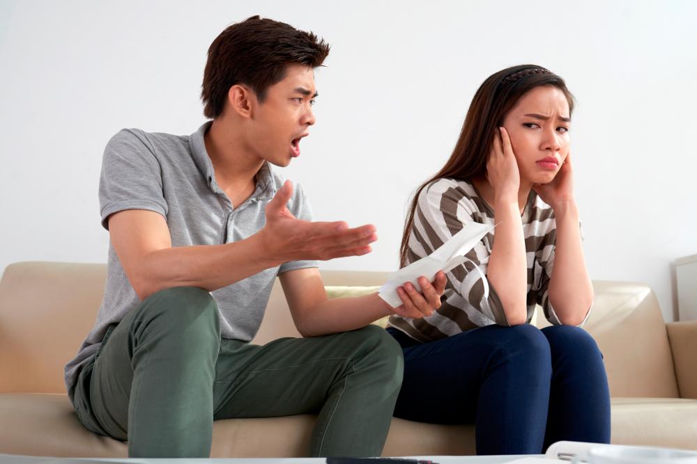M’sian husband gives wife RM10 daily allowance, controls her bank cards and salary 
