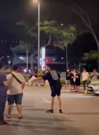 M’sian man yells at convoy due to noise pollution at odd hours