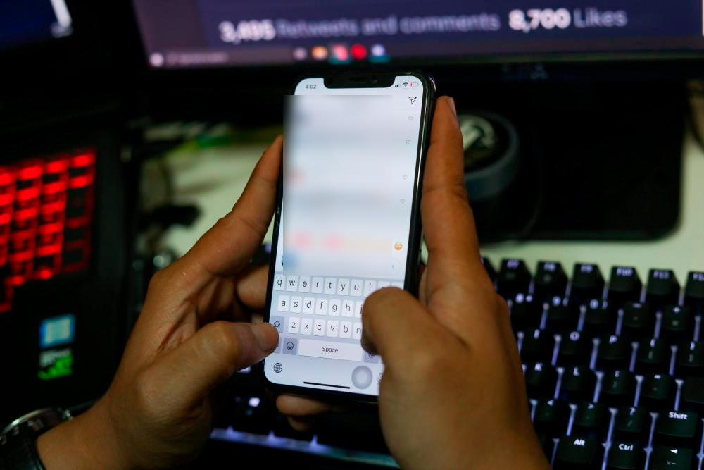 Muat naik kandungan lucah kesalahan di bawah Akta Komunikasi dan Multimedia