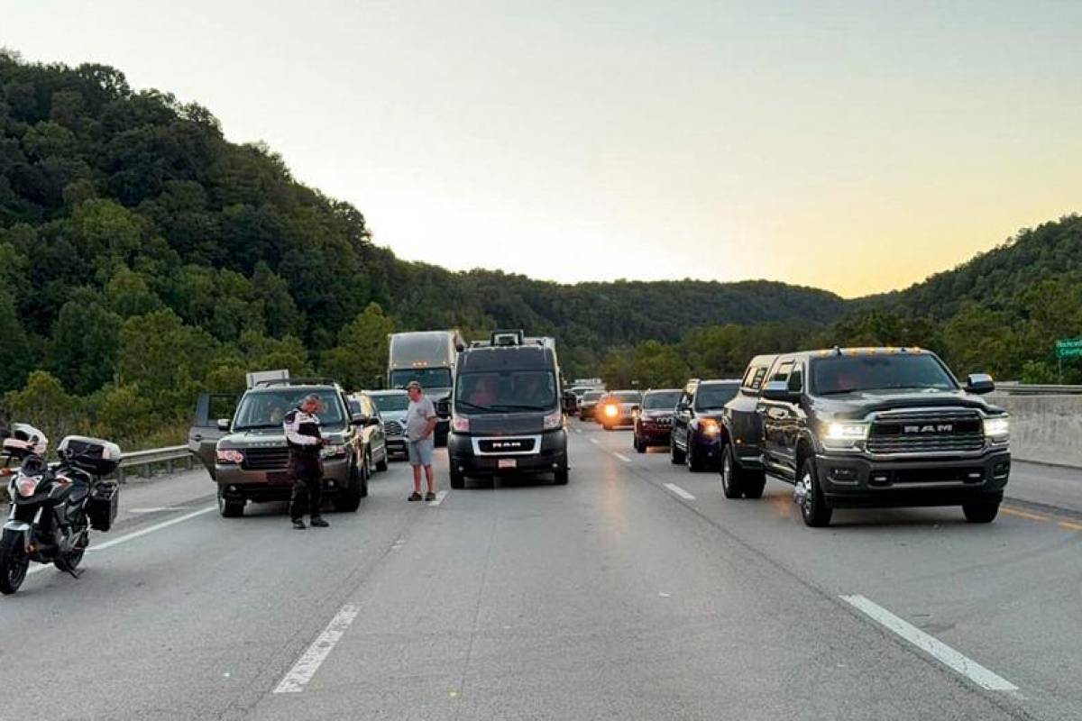 Multiple people shot along highway in US state of Kentucky Multiple people shot along highway in US state of Kentucky