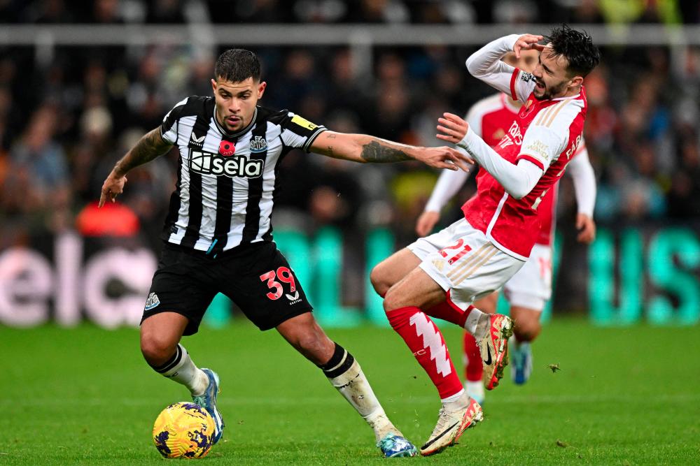 Newcastle inflict first defeat on Arsenal, Fernandes rescues Man Utd Newcastle inflict first defeat on Arsenal, Fernandes rescues Man Utd