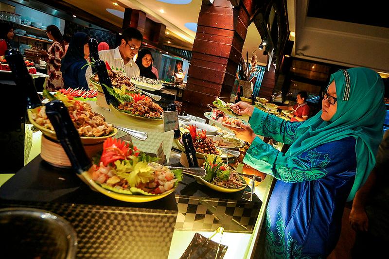 Newly weds lose RM13,200 to fradulent caterer Newly weds lose RM13,200 to fradulent caterer