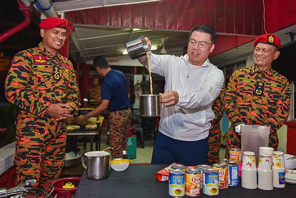 Nga continues Ramadan tradition of sahur with firefighters