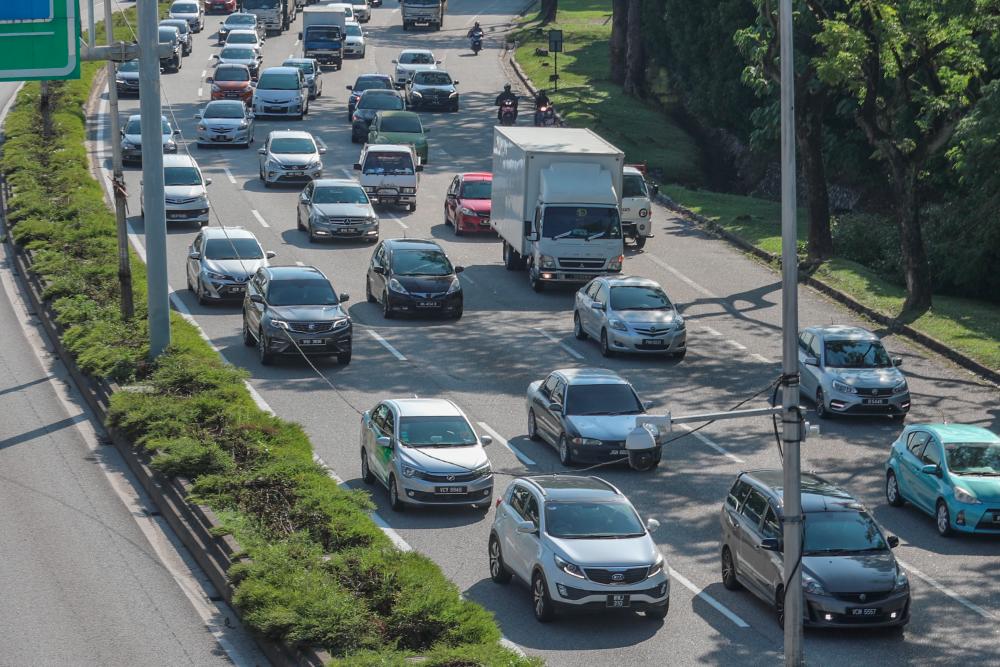 Nightmare e-hailing ride forces passenger to take the wheel Nightmare e-hailing ride forces passenger to take the wheel