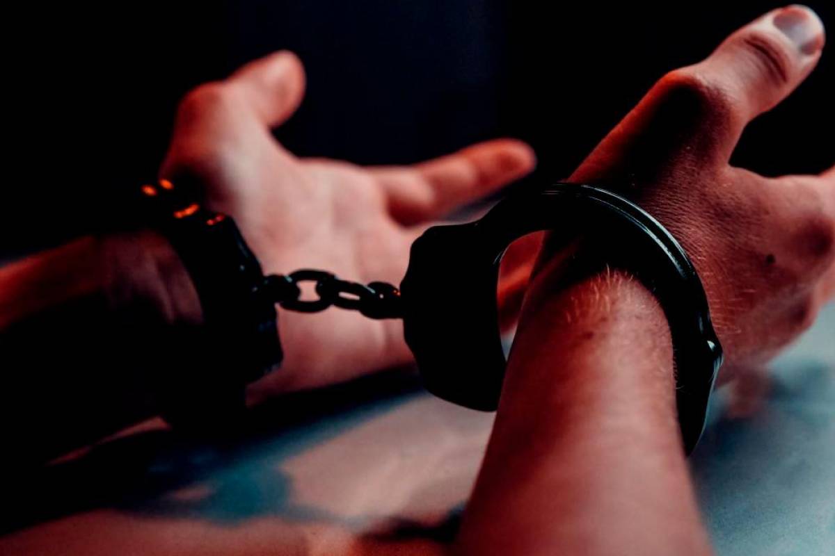 Nine foreign workers arrested for breaching work permits Nine foreign workers arrested for breaching work permits