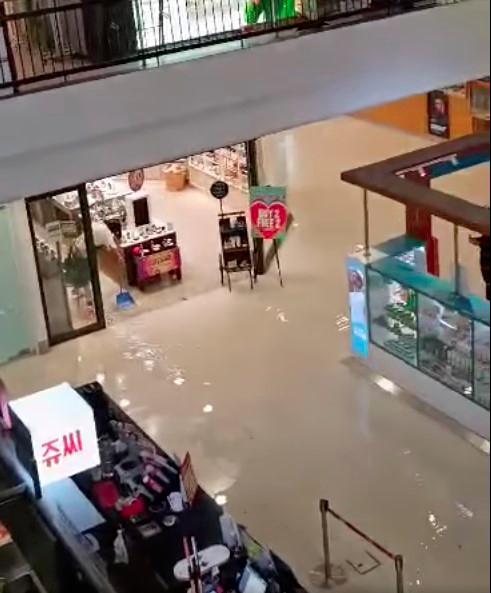 No injuries, untoward incidents in Subang Parade mall flood: Management company
