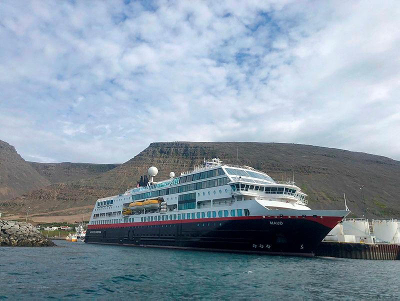 Norwegian cruise ship experiences navigation problems in North Sea due to storm 