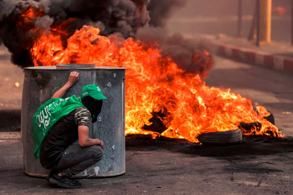 Nour Shams refugee camp in Tulkarm under tight Israeli army siege, streets bulldozed Nour Shams refugee camp in Tulkarm under tight Israeli army siege, streets bulldozed