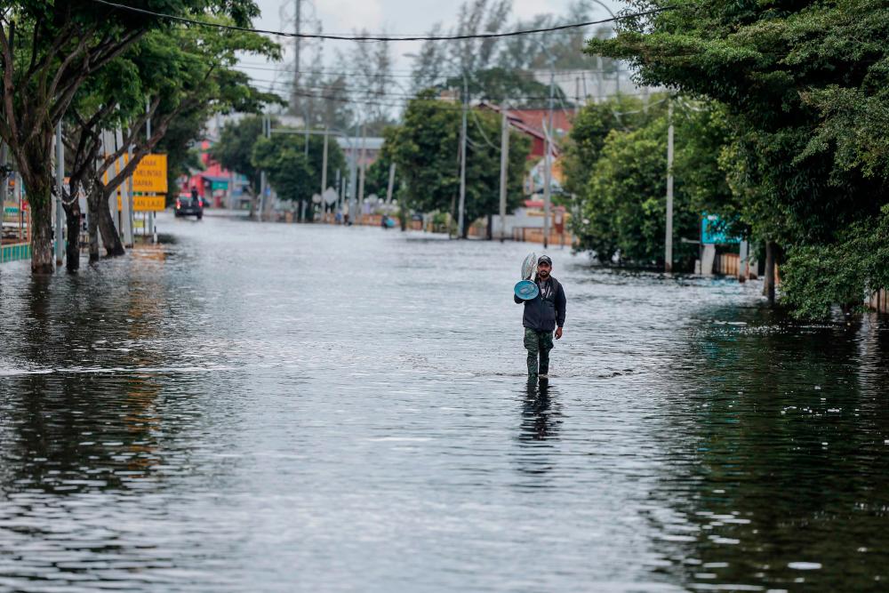 Number of flood evacuees in Johor drops further to 28,008 Number of flood evacuees in Johor drops further to 28,008