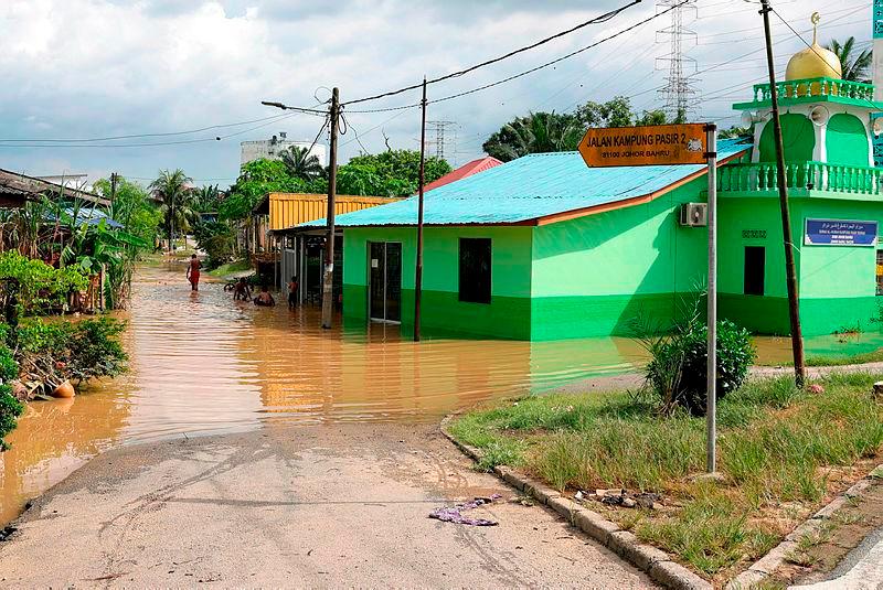 Number of flood evacuees rises in Kelantan, drops in Johor Number of flood evacuees rises in Kelantan, drops in Johor