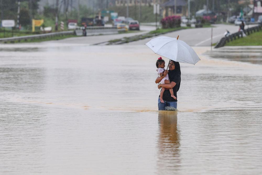 Number of flood evacuees rises in Perak, drops in Selangor Number of flood evacuees rises in Perak, drops in Selangor