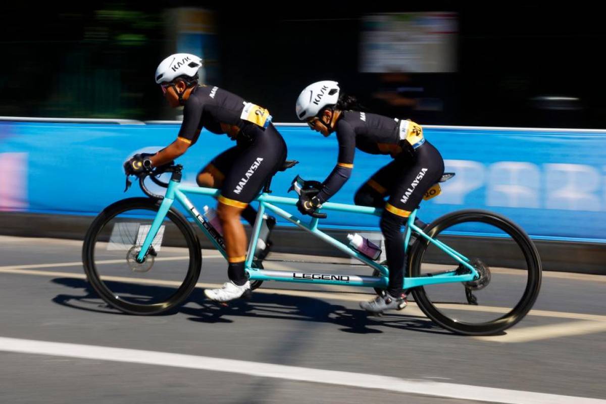 Nur Azlia Syafinaz-Nurul Suhada unable to complete last lap Nur Azlia Syafinaz-Nurul Suhada unable to complete last lap