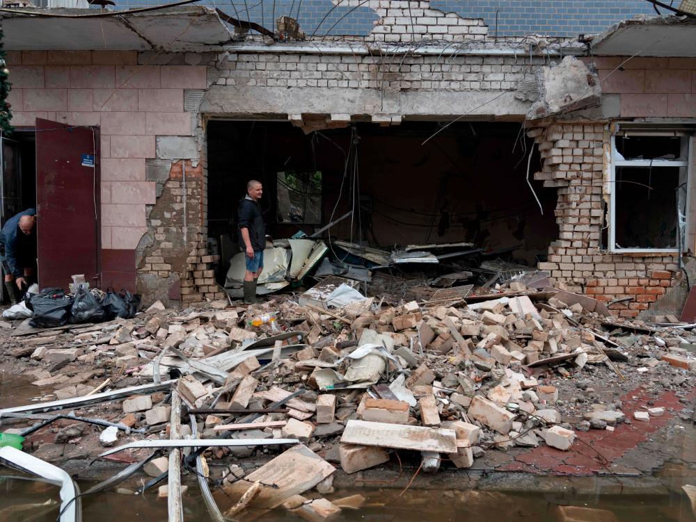 One dead, four wounded as Russia strikes Kherson: Minister One dead, four wounded as Russia strikes Kherson: Minister