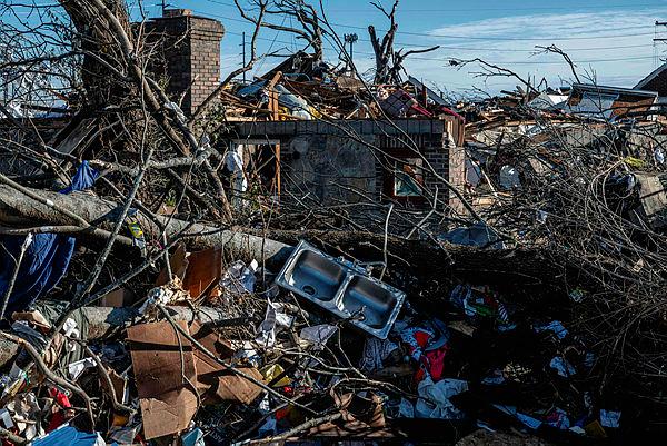 One dead, over 120,000 homes without power after storms batter Australia’s Queensland One dead, over 120,000 homes without power after storms batter Australia’s Queensland