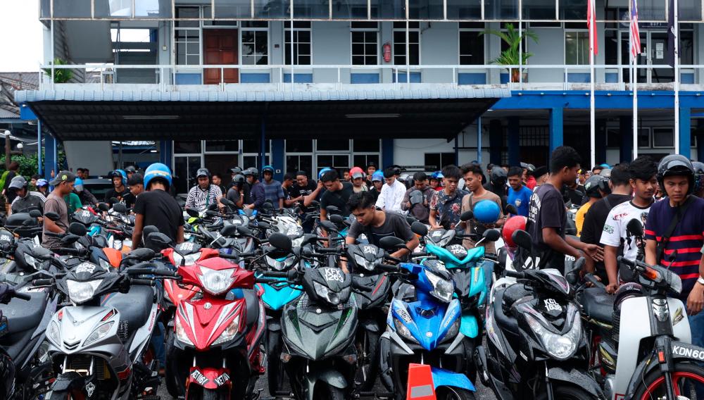 Op Samseng Jalanan : Police seize 113 motorcycles, issue 334 summonses Op Samseng Jalanan : Police seize 113 motorcycles, issue 334 summonses
