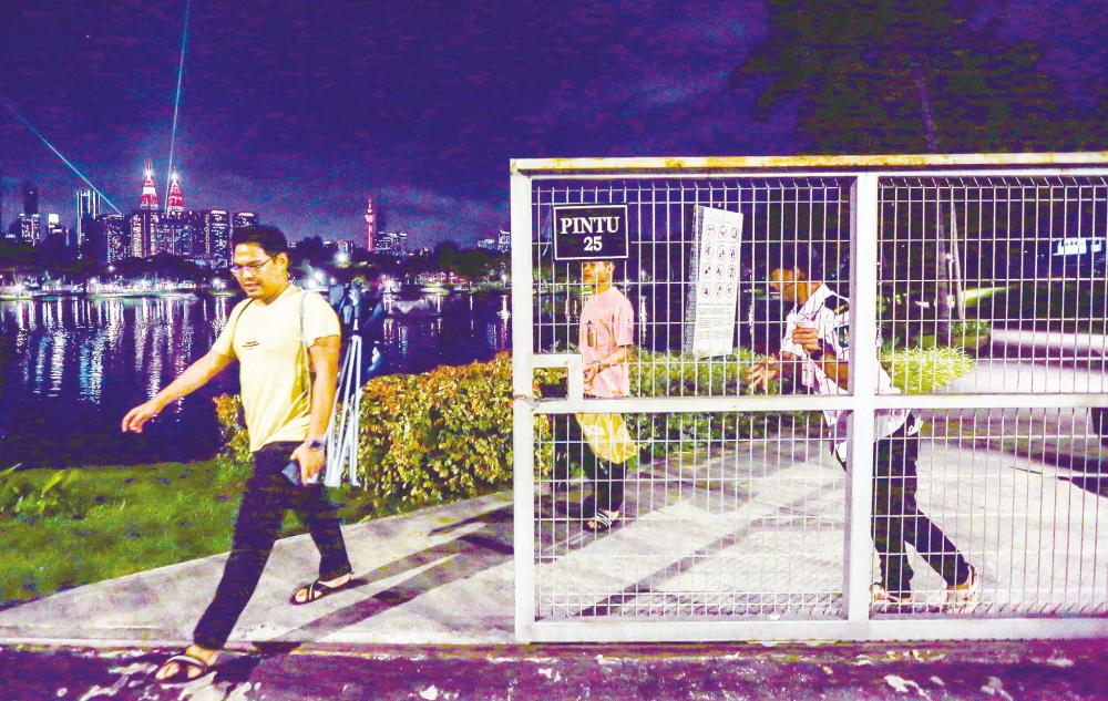 ‘Open public parks until late to promote healthy lifestyle’