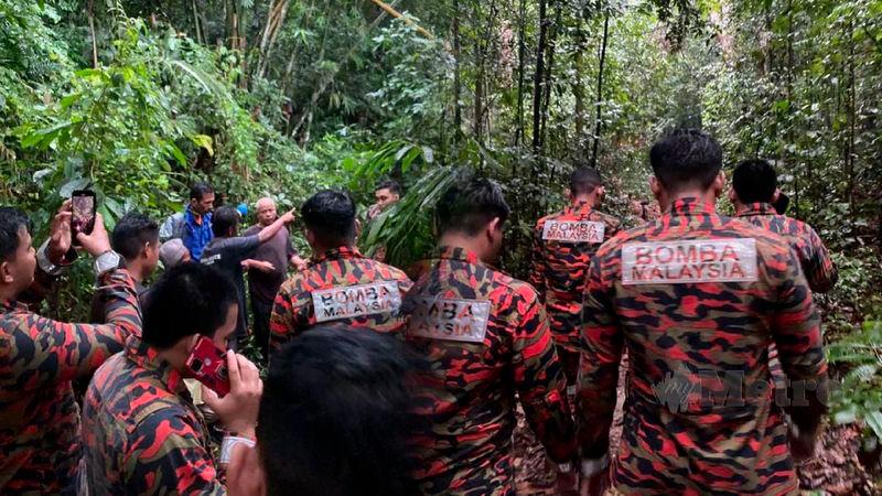 Operasi cari nenek, cucu dikhuatiri sesat di Bukit Buluh Telur sejak semalam diteruskan pagi ini Operasi cari nenek, cucu dikhuatiri sesat di Bukit Buluh Telur sejak semalam diteruskan pagi ini