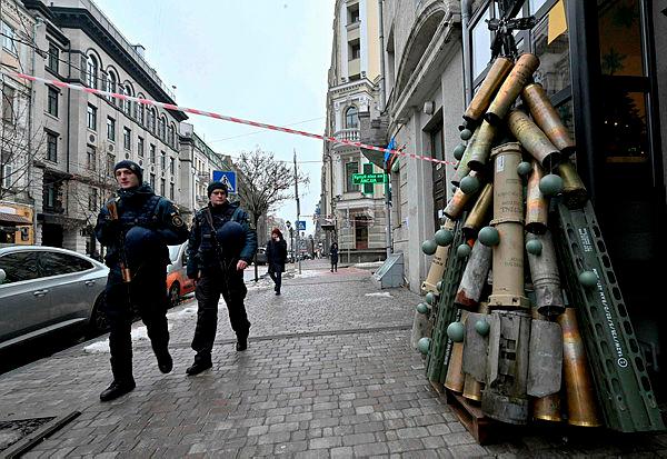 Over 70% of Ukrainians ready to renounce citizenship to avoid military service – Poll 
